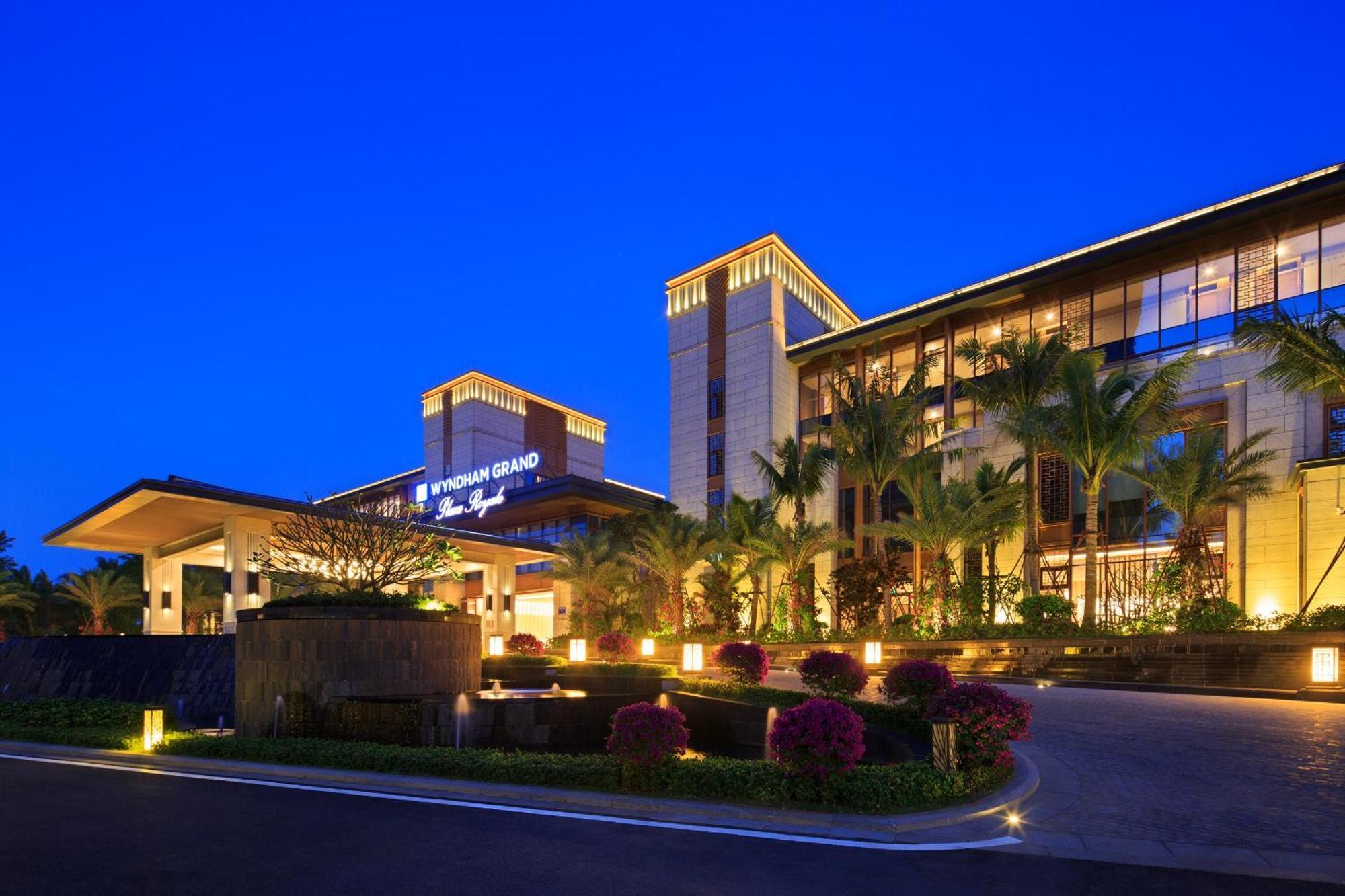 Wyndham Grand Plaza Royale Wenchang Экстерьер фото